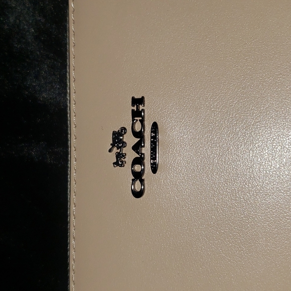 NEW Coach Wallet - Picture 2 of 7